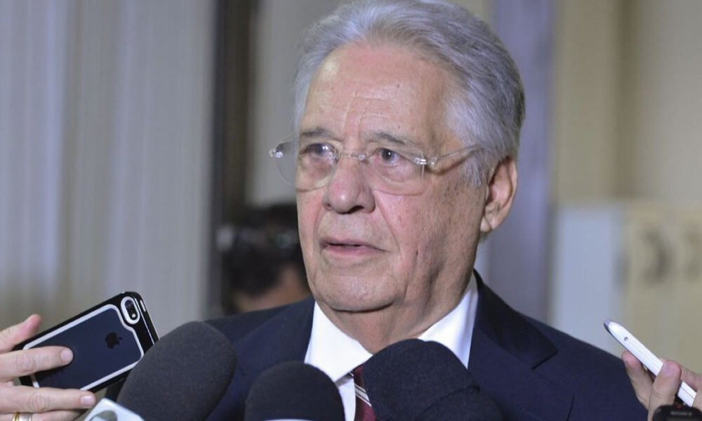 Ex-presidente FHC fratura o fêmur e é internado em São Paulo