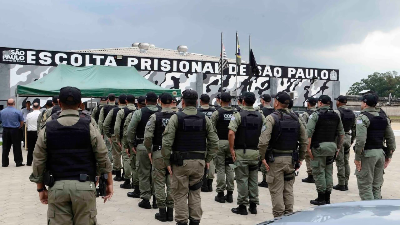 Governo de SP autoriza contratação de 1,5 mil agentes para escolta de presos