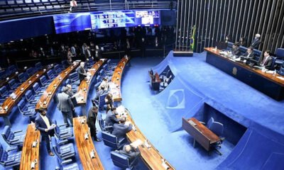 Senado aprova PEC que aumenta Auxílio Brasil para R$ 600 e cria voucher para caminhoneiro e auxílio para taxista