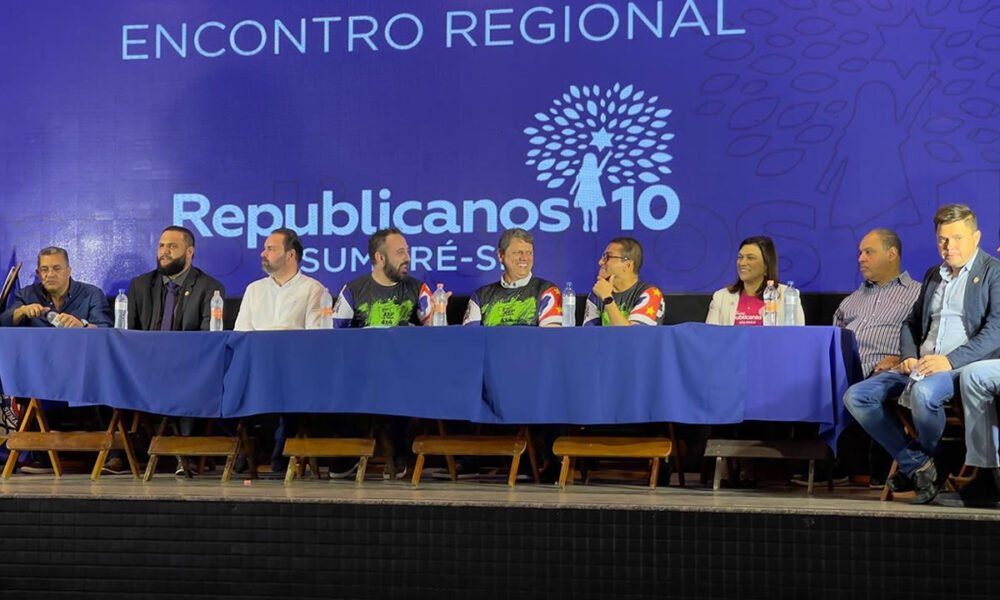 ‘Escolas precisam estar conectadas no Estado’, diz Tarcísio de Freitas durante evento em Sumaré (SP)