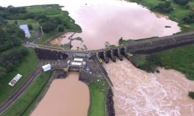 AES Brasil realiza teste de abertura de comporta na PCH Mogi Guaçu