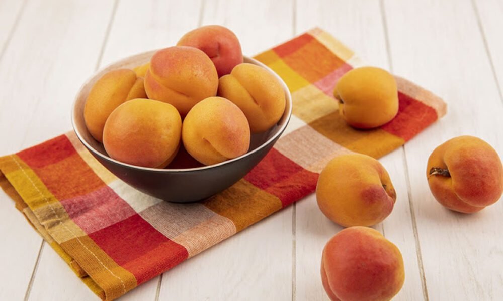 Capriche no preparo do cheesecake de pêssego sem assar