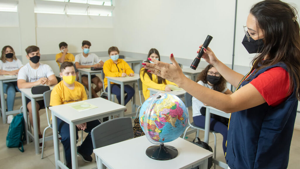 Estudar ingles abre portas para o crescimento pessoal e profissional