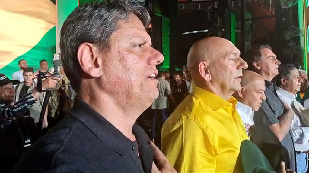 Tarcísio de Freitas acompanha Bolsonaro na Festa do Peão de Barretos, nesta sexta (26)