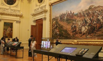 Museu do Ipiranga recebe visita de diplomatas