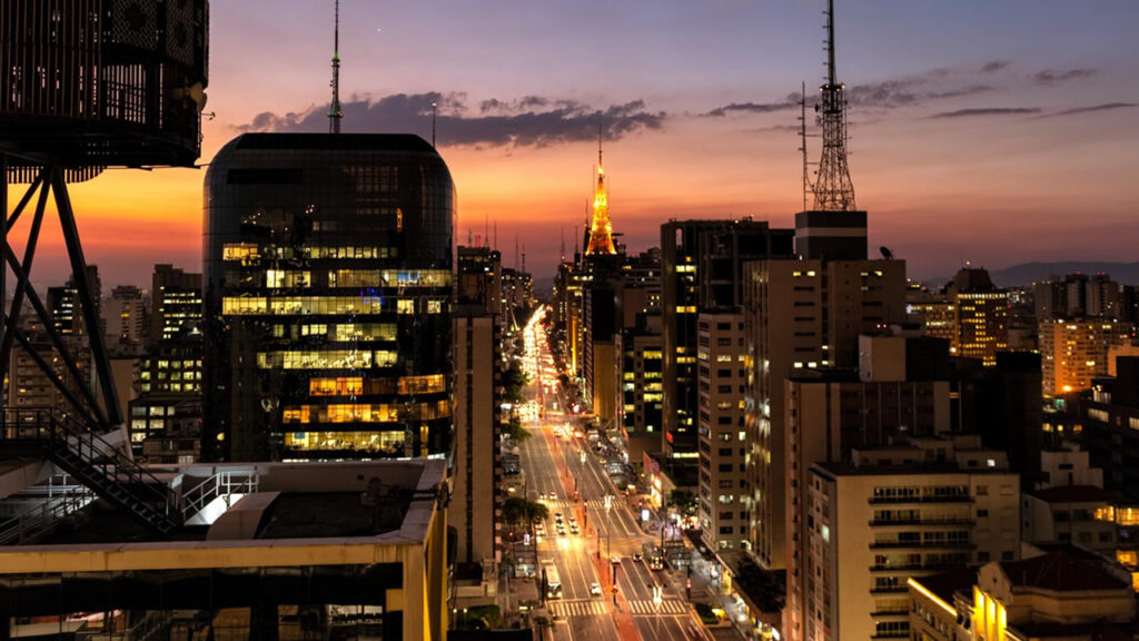 O que fazer em São Paulo à noite bairros para curtir a vida noturna