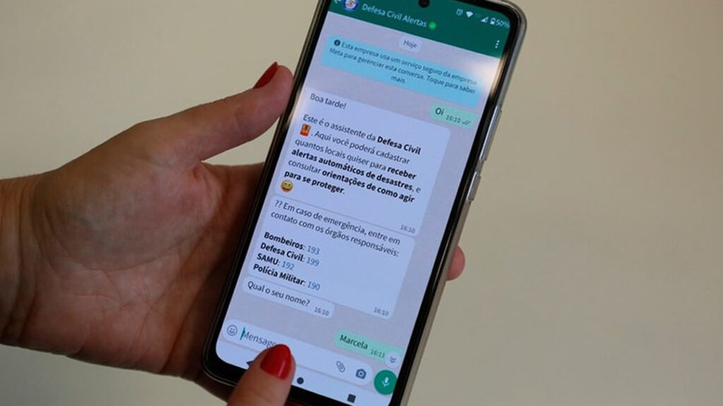 Brasil é o primeiro país do mundo a enviar alertas de desastres da Defesa Civil pelo WhatsApp