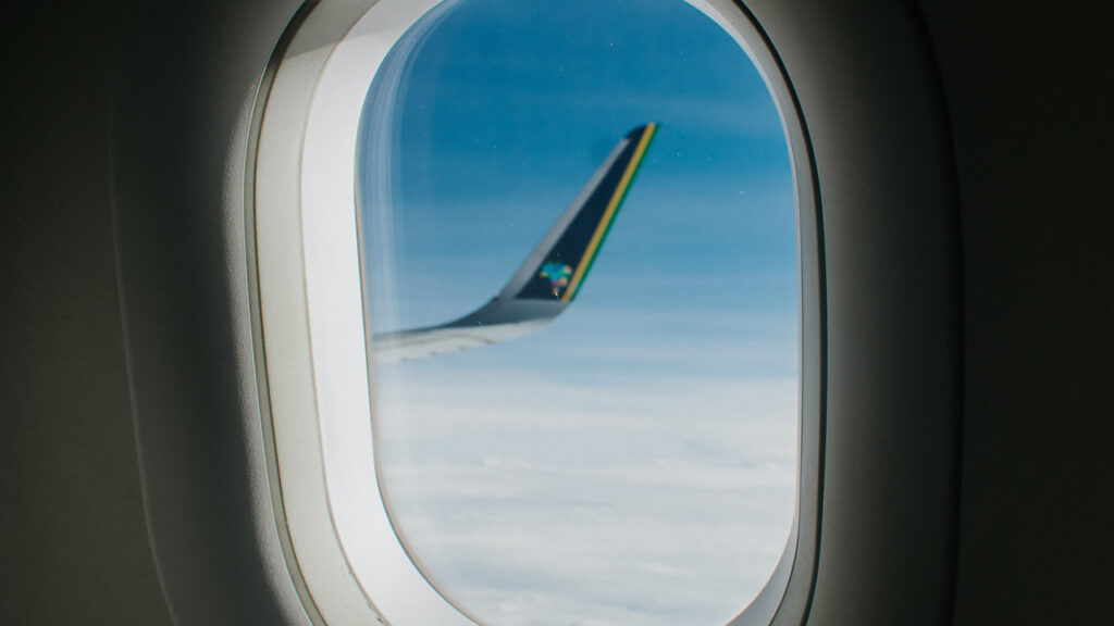 Máscaras em aviões e aeroportos são obrigatórias a partir de hoje