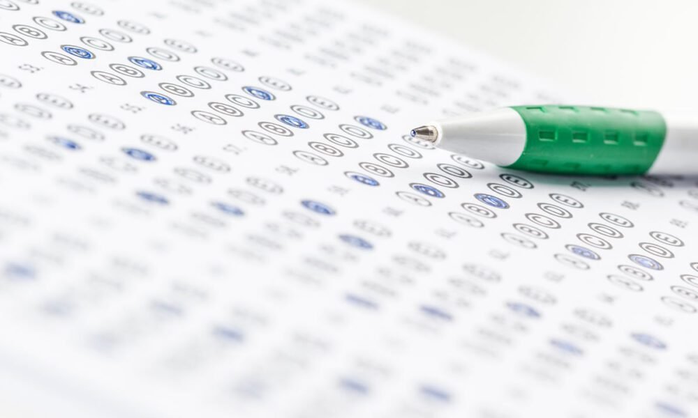 AGU publica editais de concurso com 300 vagas para formados em direito