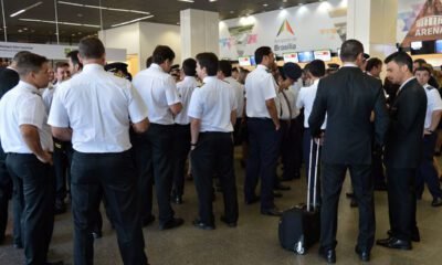 Aeronautas aprovam proposta de empresas e encerram greve
