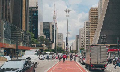 Palco do réveillon 2023 começa a ser montado na Avenida Paulista