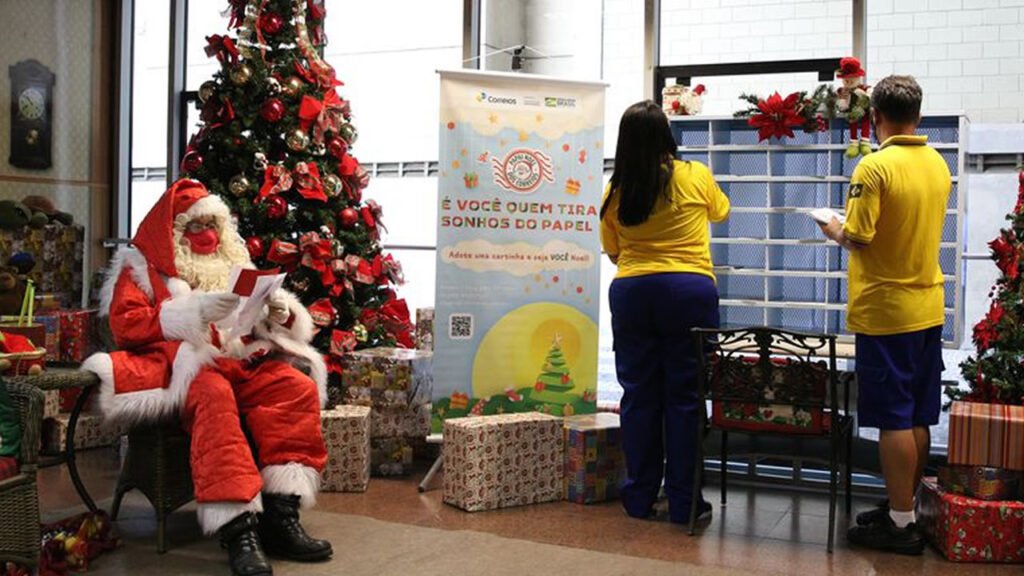 Papai Noel dos Correios prazo para adotar cartinha termina nesta sexta