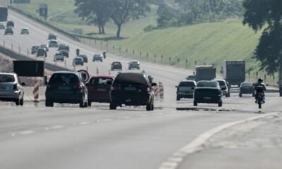 Rodovias paulistas têm pontos de lentidão nesta segunda-feira (26)