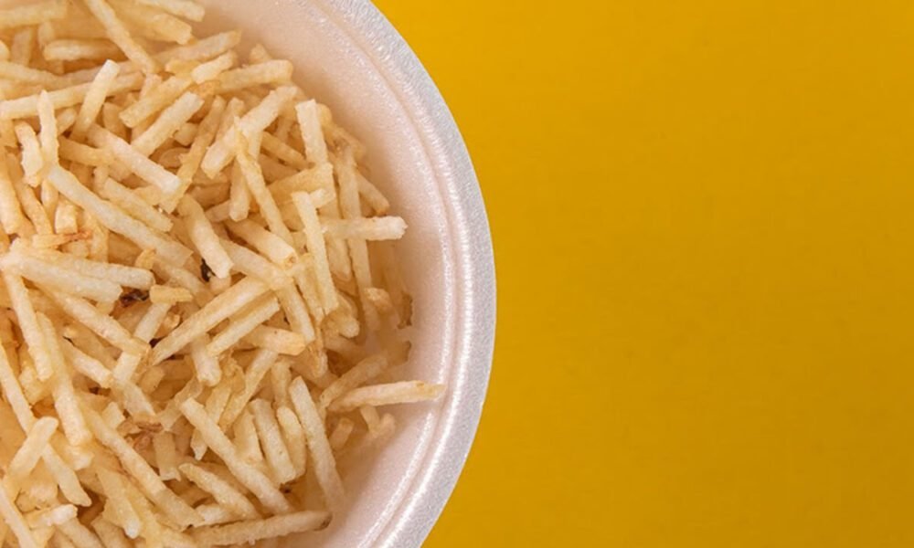 Saiba como ter mais crocância nos pratos empanando com batata palha
