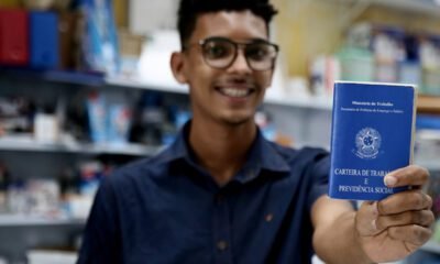 Vagas de emprego no PAT de Espírito Santo do Pinhal - Foto de joasouza - Depositphotos