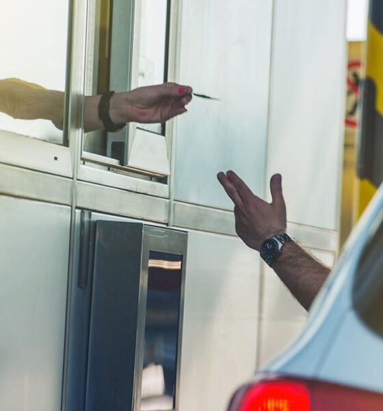 Pagamento com cartão por aproximação já é aceito em 91 praças de pedágio do Estado