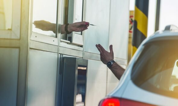 Pagamento com cartão por aproximação já é aceito em 91 praças de pedágio do Estado
