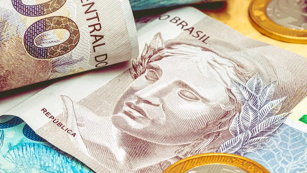 Alesp aprova salário mínimo paulista de R$ 1.550 e inclui categoria de cuidadores de idosos
