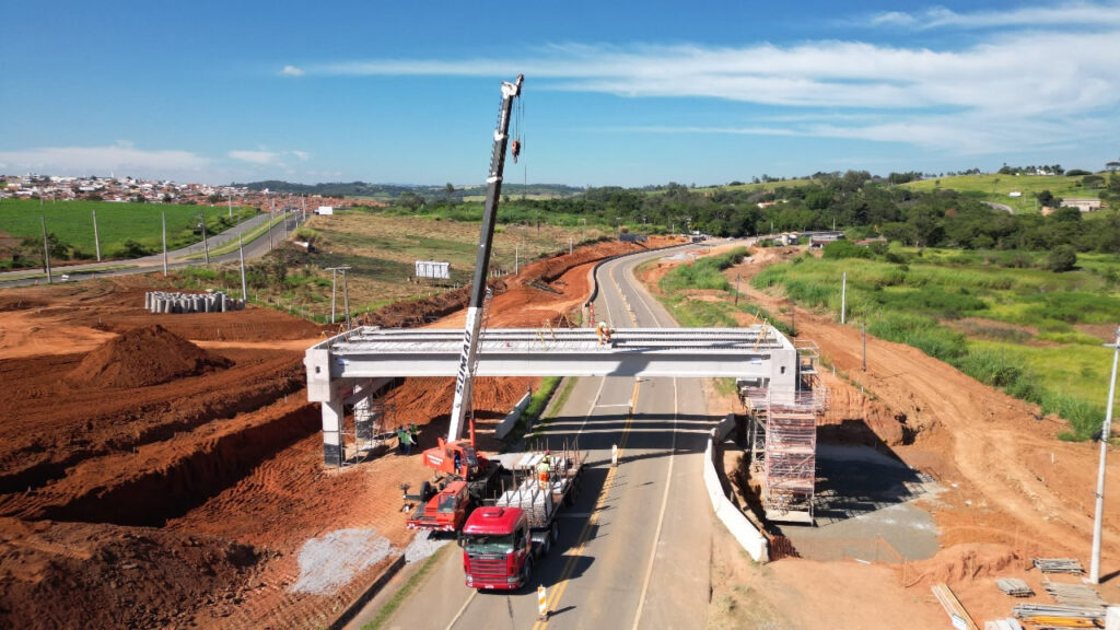 Renovias realiza etapa de concretagem da obra de retorno e acesso à Unesp, em São João da Boa Vista