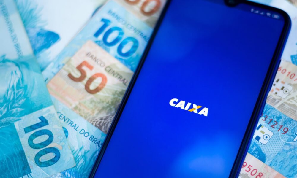 Caixa libera abono salarial para nascidos em novembro e dezembro