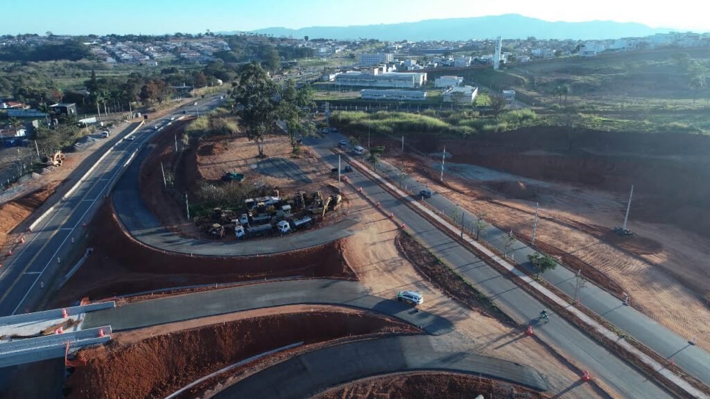 Renovias inicia pavimentação da obra de retorno e acesso à Unesp, em São João da Boa Vista