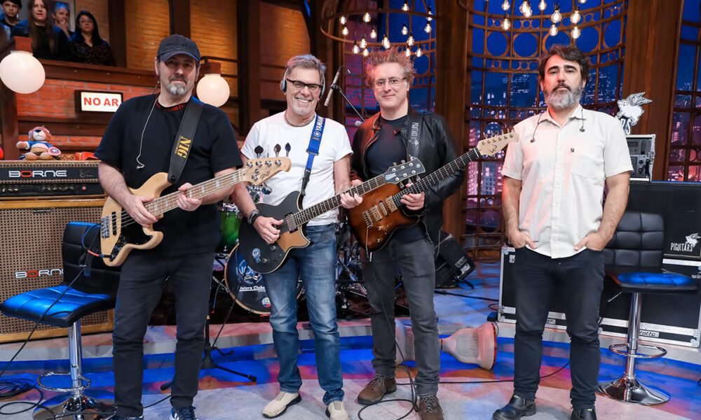 Danilo Gentili agradece orações e doações de sangue para Mingau e grava programa inédito com poeta e escritor Fabrício Carpinejar para o “The Noite” desta segunda (11)