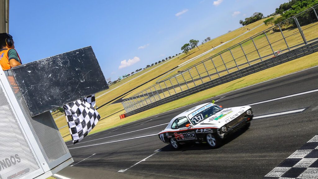 Forte calor foi fator decisivo na sexta etapa da Old Stock Race