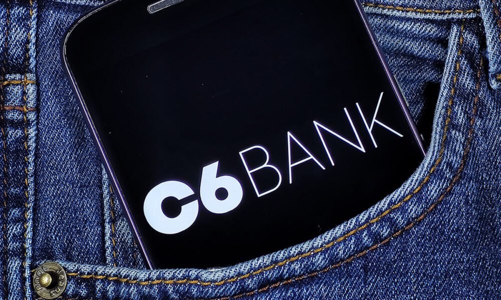 Carbon Friday do C6 Bank tem CDB que paga 122% do CDI, cartões com isenção de anuidade e descontos em passagens aéreas