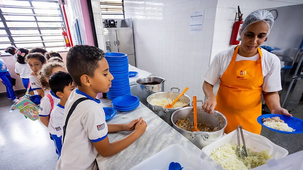 Educação de SP propõe aumento de até 40% no repasse às prefeituras para alimentação escolar