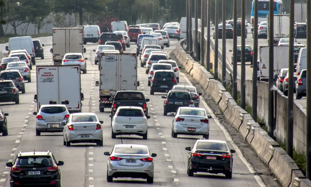 Rodovias apresentam lentidão e congestionamento na manhã desta quarta-feira