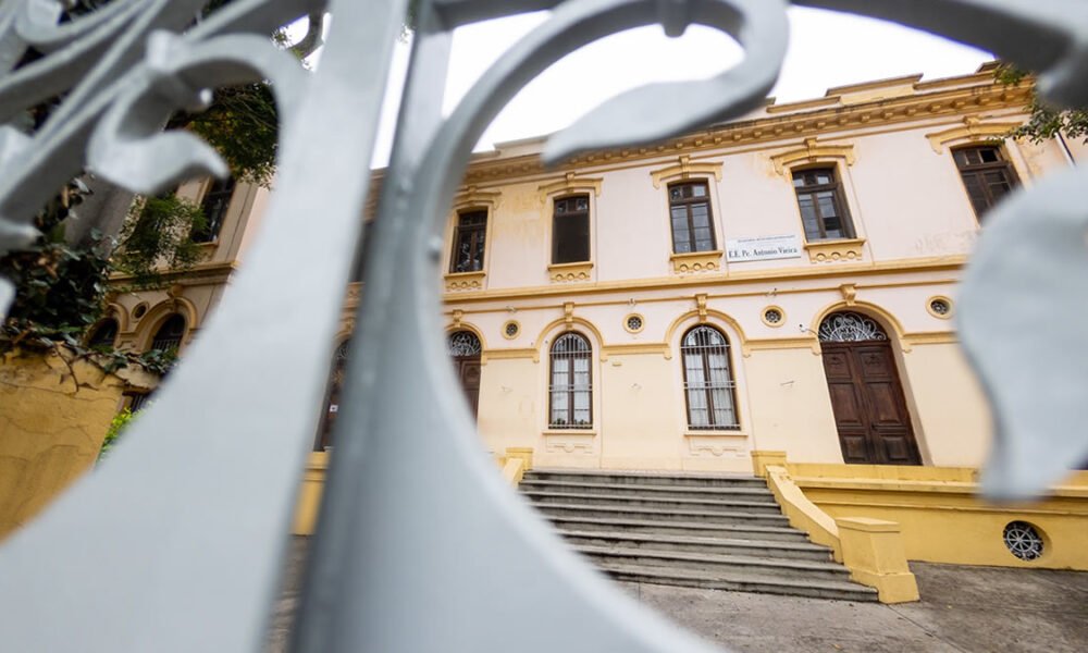 Professores da rede estadual de São Paulo têm até amanhã (24) para se inscrever no concurso de remoção