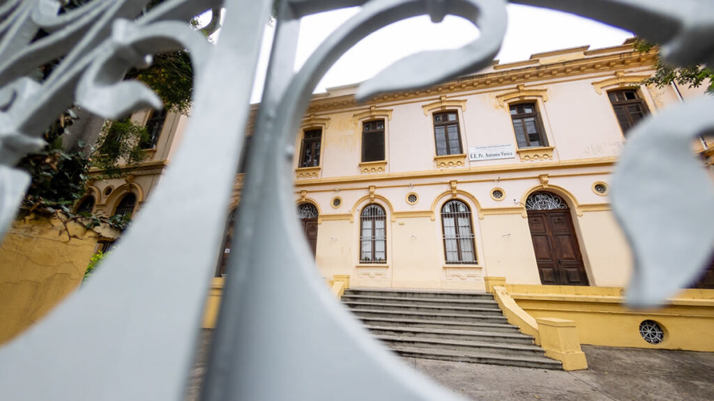 Professores da rede estadual de São Paulo têm até amanhã (24) para se inscrever no concurso de remoção