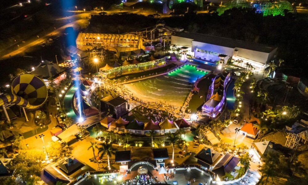 Wet’n Wild promove show de emoções nas Noites Iluminadas das Férias de Julho