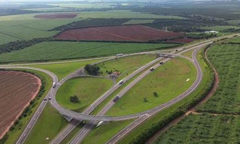 Foto aérea da rodovia administrada pela Renovias