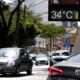 Termômetro na rua de SP marcando 34 graus