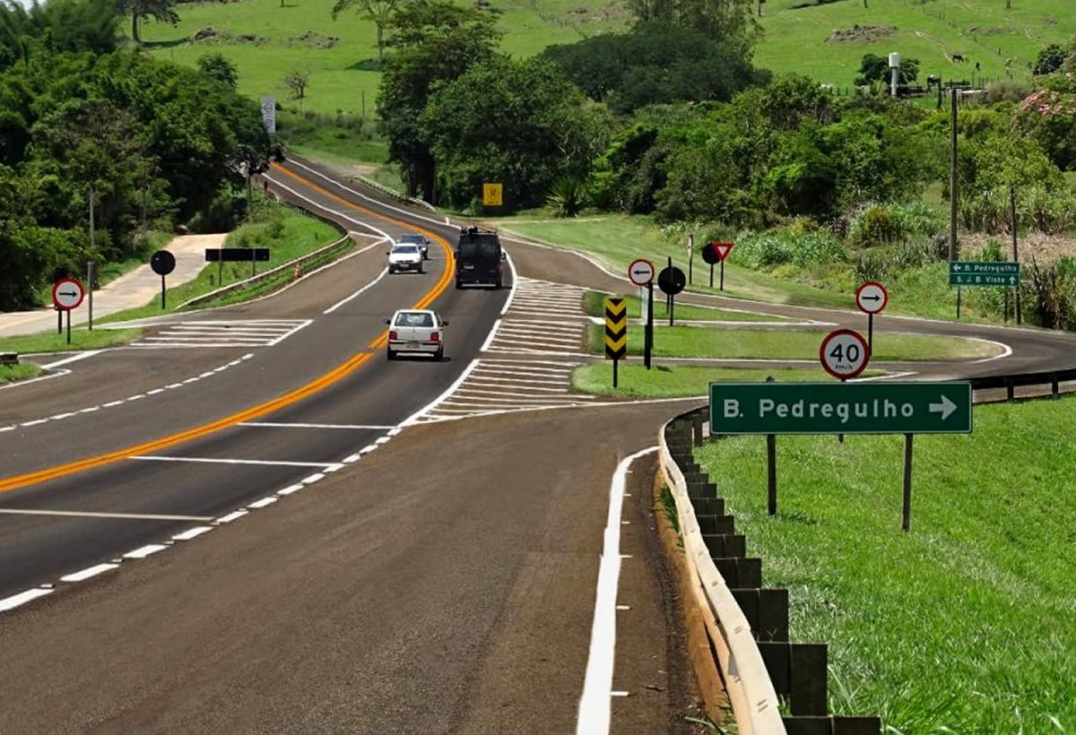 As iniciativas contemplam mais de 916 quilômetros de rodovias e mais de R$ 15,4 bilhões em investimentos em infraestrutura