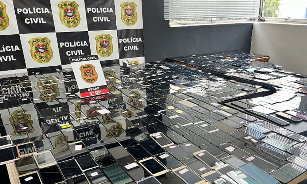 Celulares roubados na mesa da Polícia Civil