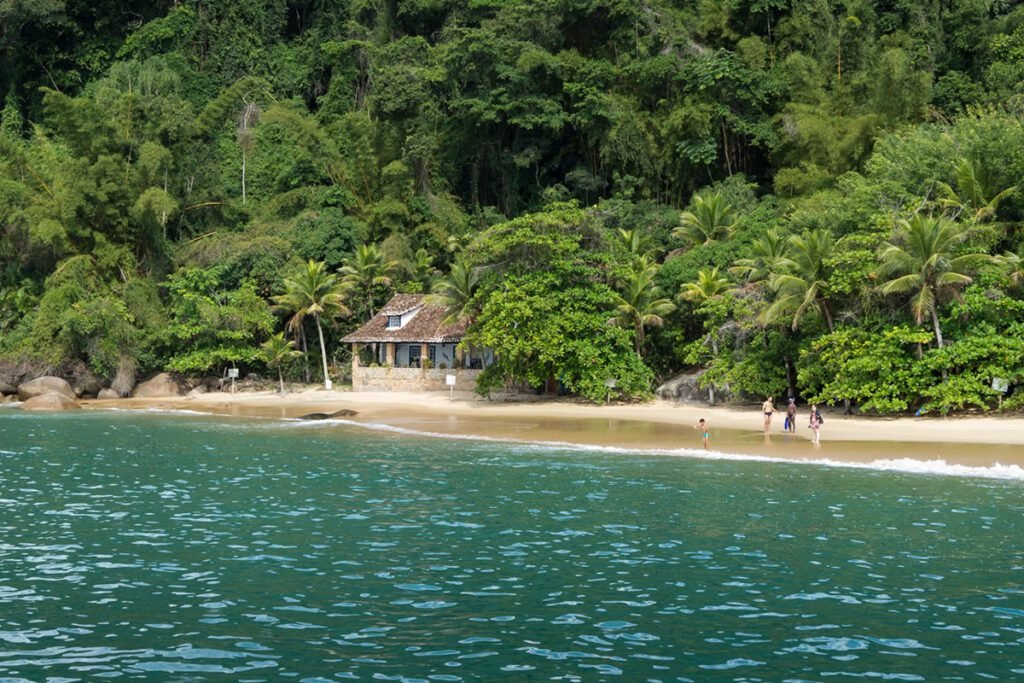 “Paraty - Rio de Janeiro”, foto de Deni Williams, licenciada sob Creative Commons Attribution 2.0 (CC BY 2.0), via Wikimedia Commons.